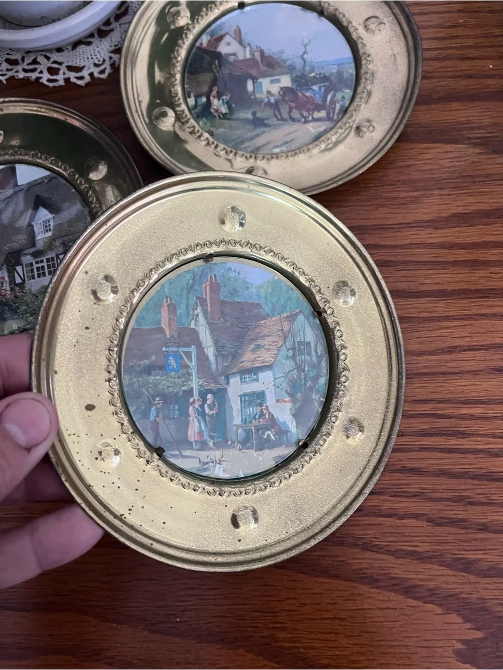 Vintage brass Round Wall Plaque Set - Floral Cottage Scene - Unbranded